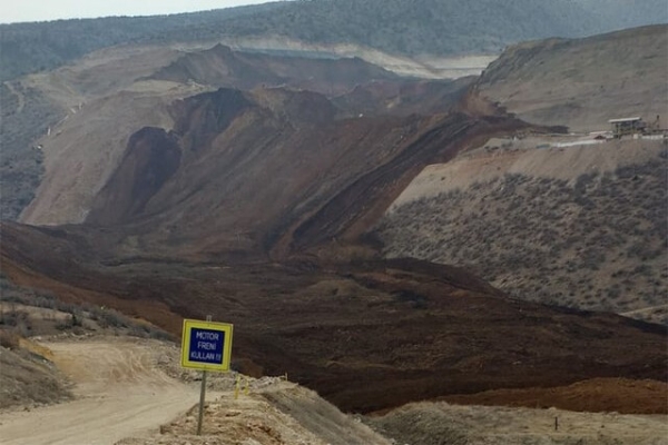 ریزش معدن در شرق ترکیه و احتمال گرفتار شدن چندین کارگر+ فیلم