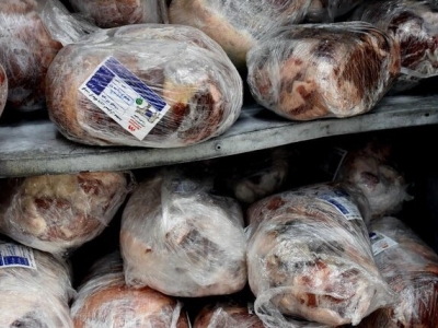 ترخیص محموله ۲۰۰ تنی گوشت پس از یک‌سال معطلی در گمرک بندرعباس
