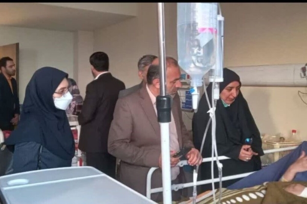 عیادت مقام وزارت آموزش و پرورش از دانش آموزان دچار مسمومیت بروجرد