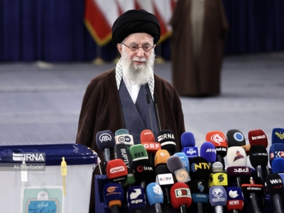 رهبر معظم انقلاب: امروز چشم بسیاری از مردم دنیا به ایران است