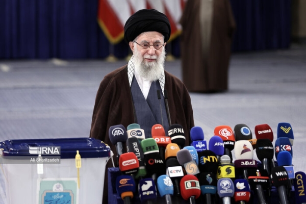 رهبر معظم انقلاب: امروز چشم بسیاری از مردم دنیا به ایران است