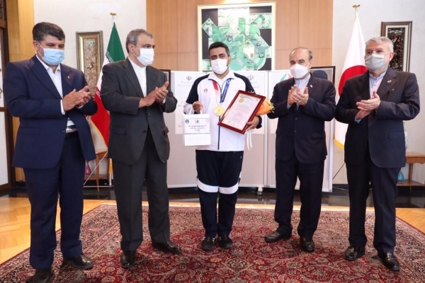 سفیر ایران در ژاپن از نخستین مدال‌آور طلایی ایران قدردانی کرد