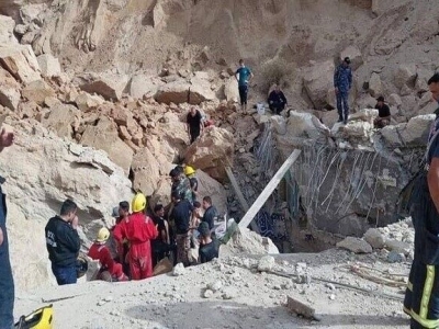 ریزش تپه‌ای در زیارتگاه «چشمه امام علی» در کربلا/نجات ۳ تن از زیر آوار