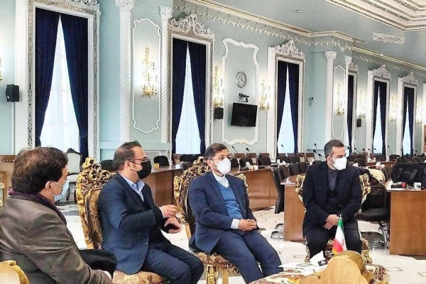 یک ایرانی مقیم فرانسه ۱۰ تابلوی استاد بهزاد را به وزارت میراث‌فرهنگی اهدا کرد