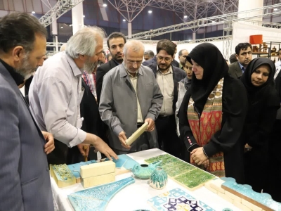 نمایشگاه صنایع‌ دستی در قم افتتاح شد