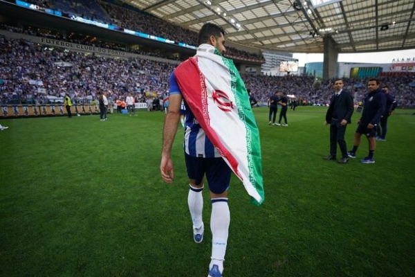 طارمی با پرچم ایران در جشن قهرمانی پورتو+عکس
