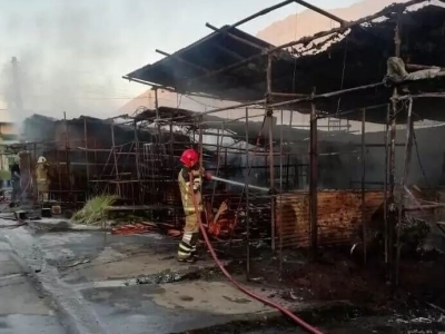آتش سوزی در بازار تره‌بار آبادان
