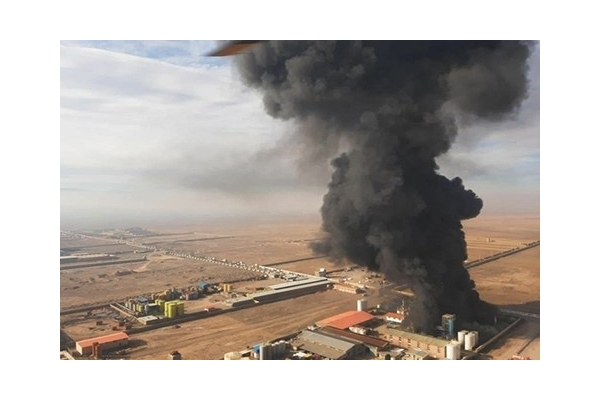آتش سوزی کارخانه پارافین در شهرک شکوهیه قم+عکس