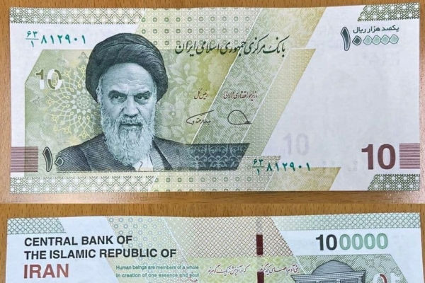 آغاز توزیع ایران چک‌های ۱۰۰ هزار تومانی و اسکناس ۱۰ هزار تومانی جدید