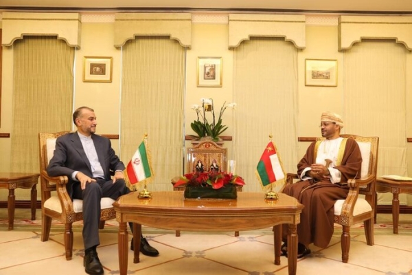 گفتگوی تلفنی وزیران خارجه ایران و عمان پیرامون لغو تحریم‌ها