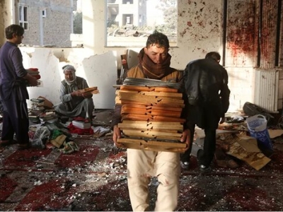 افزایش شهدای حمله انتحاری در مسجدی در قندوز افغانستان به ۵۰ شهید