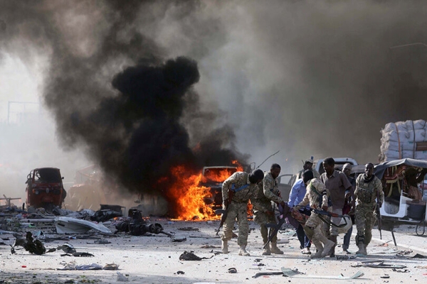 انفجار خودروی بمب گذاری شده در پایتخت سومالی با ۱۰ قربانی