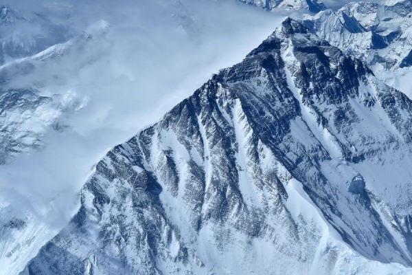 کوه‌نورد ایرانی به قله اورست صعود کرد+ تصویر