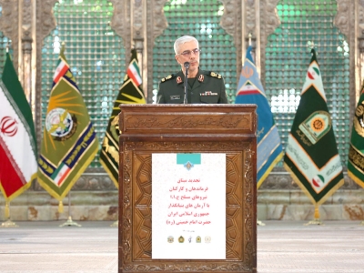 امام خمینی(ره) بر دوری نیروهای نظامی از گروه‌های سیاسی تأکید داشتند