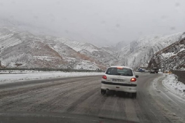 هشدار به مسافران/جاده های شمال زیر بارش برف و باران است