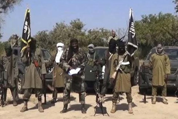 مردان مسلح ۱۴۰ دختر دبیرستانی را در نیجریه ربودند