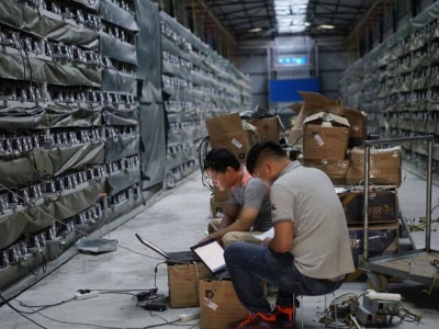 شرکت‌های استخراج بیت کوین چین در جستجوی برق ارزان ایران