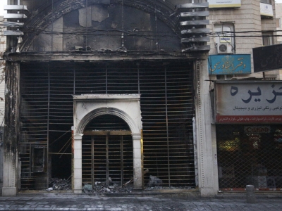 اغتشاشگران یک بانک را در قصرشیرین به آتش کشیدند