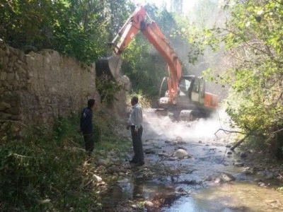ساخت‌وسازهای غیرمجاز در بستر رودخانه‌های قم باید تخریب شود