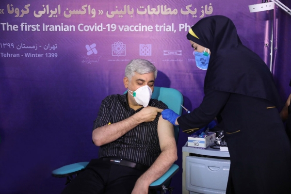 دومین دوز واکسن ایرانی کرونا به ۳ داوطلب اول تزریق شد