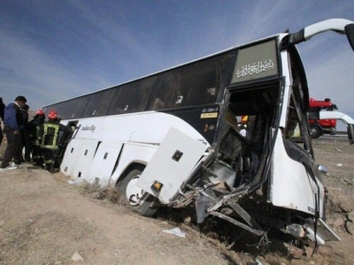 واژگونی اتوبوس در قم یک کشته و ۱۰ مصدوم برجا گذاشت