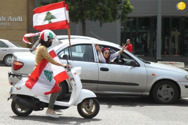 (تصاویر) تظاهرات ضد دولتی لبنانی‌ها با رعایت فاصله اجتماعی