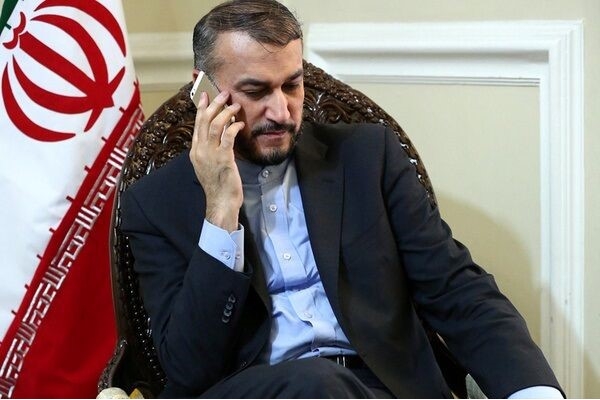 گفتگوی تلفنی وزرای امور خارجه جمهوری اسلامی ایران و مالزی