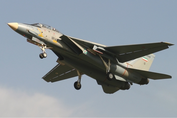 سانحه برای جنگنده F14 ارتش/ خلبان و کمک خلبان هواپیما را ترک کردند