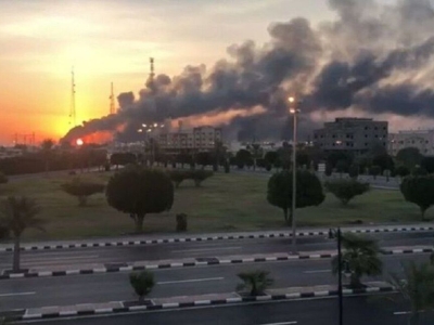 ائتلاف سعودی فرودگاه پایتخت یمن را بمباران کرد