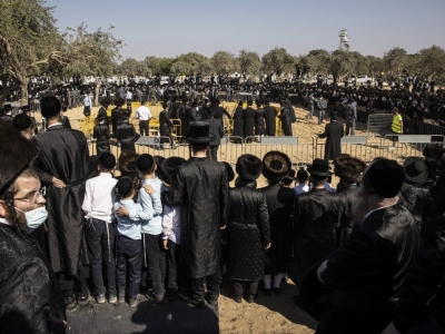 تجمع 5 هزار نفره در مراسم تشییع یک فوتی کرونایی در اسراییل+ عکس