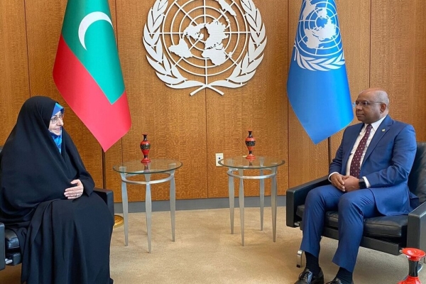 ماجرای دیدار انسیه خزعلی با رییس مجمع عمومی سازمان ملل و پرچم مالدیو
