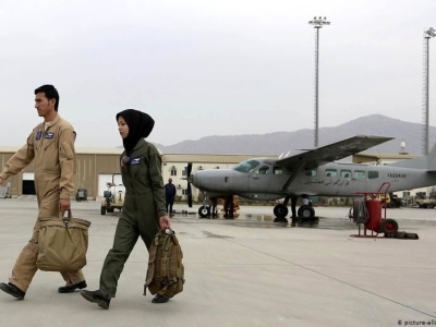 سنگسار خلبان زن افغانستانی توسط طالبان/ صفیه فیروزی کیست؟