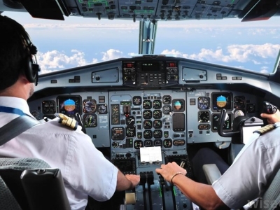 وزیر هوانوردی پاکستان: یک سوم خلبانان ما با گواهی‌نامه جعلی پرواز می‌کنند