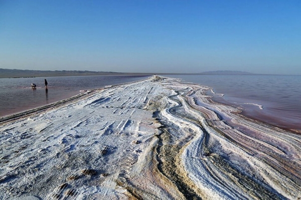 دریاچه نمک قم در آستانه القاء گرد و غبار قرار گرفته‌است