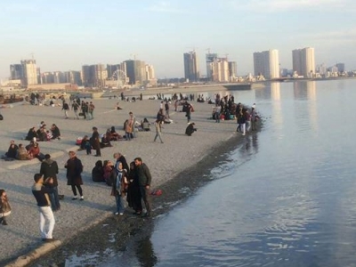 آتش نشانان در جستجوی تمساح در دریاچه چیتگر تهران