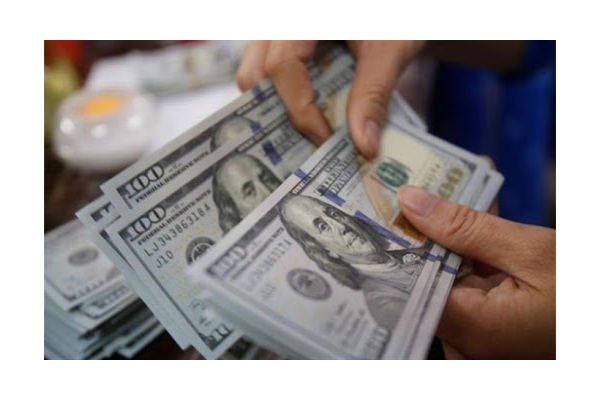 بازگشت نرخ دلار به کانال ۲۱ هزار تومان در صرافی بانک‌ها