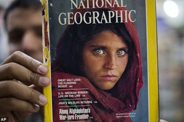 دو چشم رنگی به یک زن افغان کمک کرد تا پناهنده شود + عکس جدید 