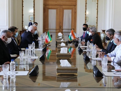 ظریف با وزیر خارجه هند دیدار و گفت‌و گو کرد