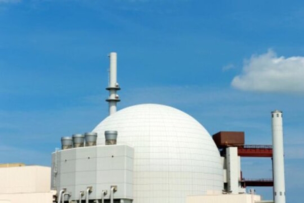 تصمیم عراق برای ساخت ۸ راکتور هسته‌ای
