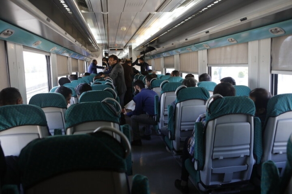 راه‌اندازی قطار ریل باس رایگان در مرز شلمچه 
