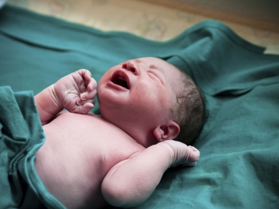 تولد یک نوزاد در مسیر راهپیمایی اربعین در چذابه 