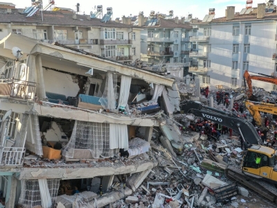 لحظه ریزش یک مسجد هنگام وقوع زلزله در ترکیه+فیلم