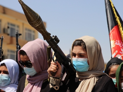 زنان افغانستان علیه طالبان مسلح شدند 