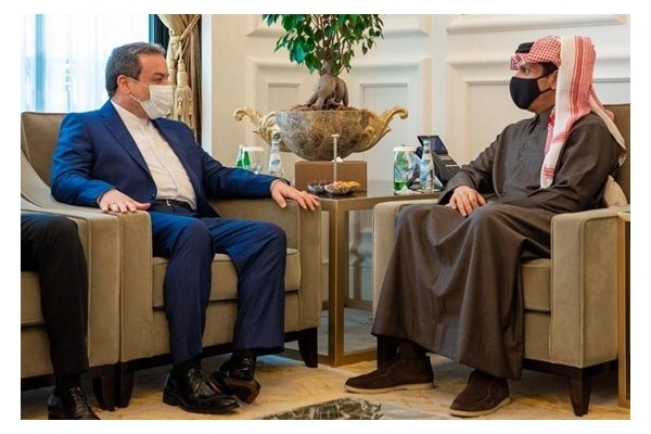 سفر عراقچی به دوحه یک روز پس از تماس مقام ارشد قطری با پمپئو و ظریف
