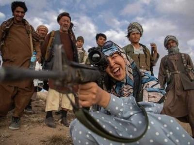 زنی که با مردسالاری افغانستان جنگید و فرمانده خط مقدم جنگ بود؛ اسیر طالبان شد+عکس