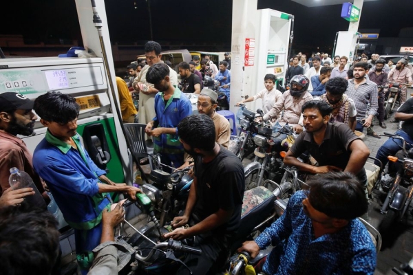 دولت پاکستان قیمت سوخت را کاهش می دهد