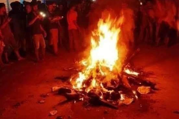 مرد بنگلادشی به اتهام لگد کردن قرآن کشته و جسدش سوزانده شد + فیلم 