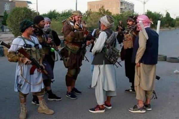 نیروهای طالبان در پنجشیر اقدام به محاکمه صحرایی  افراد می‌کنند