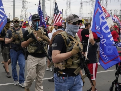 طرفداران مسلح و خشمگین ترامپ به خیابان‌ها ریختند