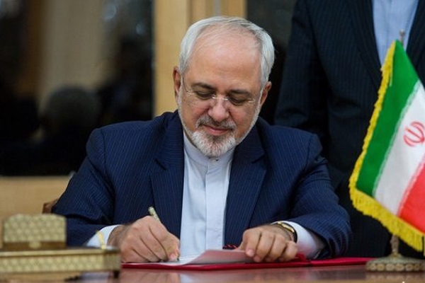واکنش ظریف به ادعای آمریکا مبنی بر توقیف نفتکش‌های ایران